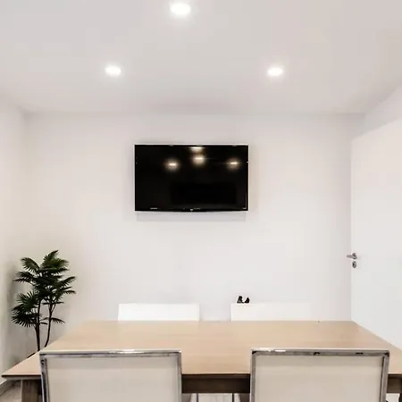 Remodeled In The Center. Apartamento FAO